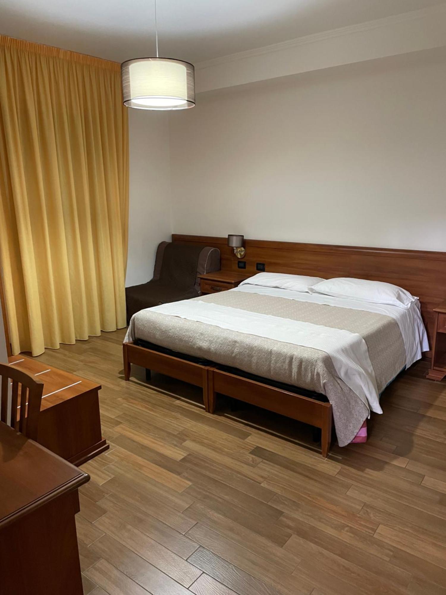 Fd Lorichella Otel Lorica Dış mekan fotoğraf